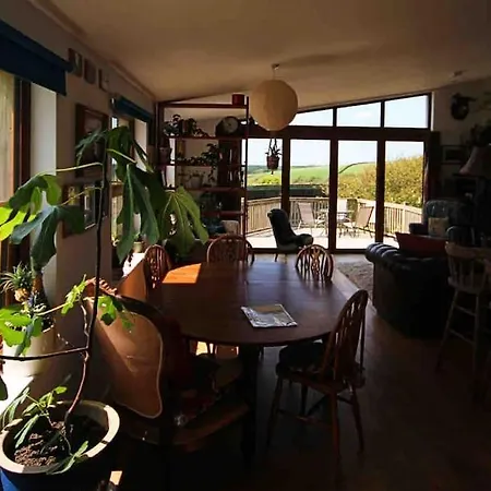 Spacious On Isolated Farm With Sea View Bude